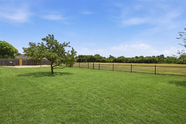7710 Wyatt Lake Dr, Lawton, OK 73505