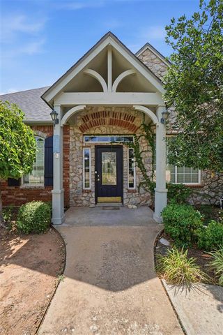 7710 Wyatt Lake Dr, Lawton, OK 73505