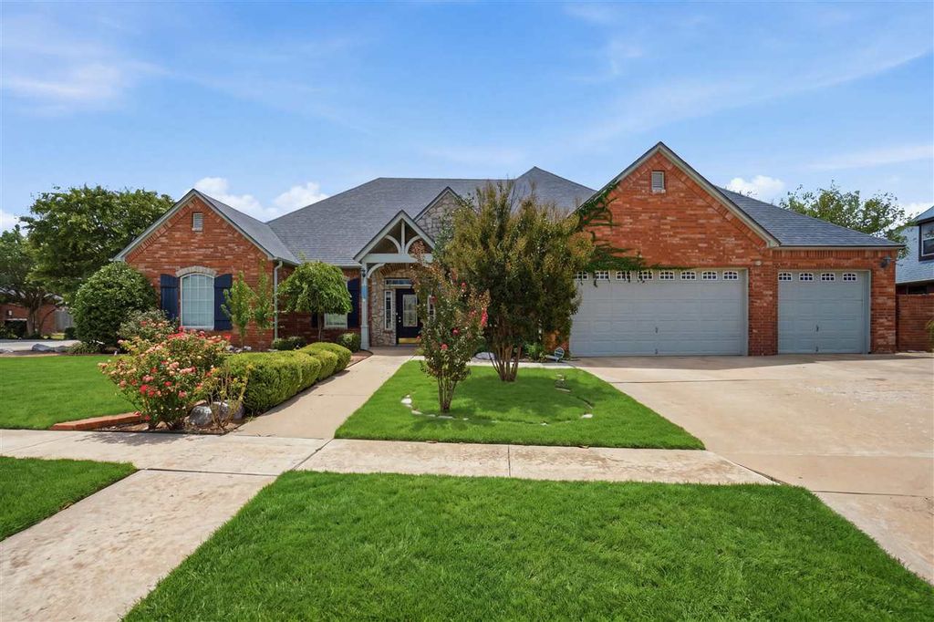 7710 Wyatt Lake Dr, Lawton, OK 73505