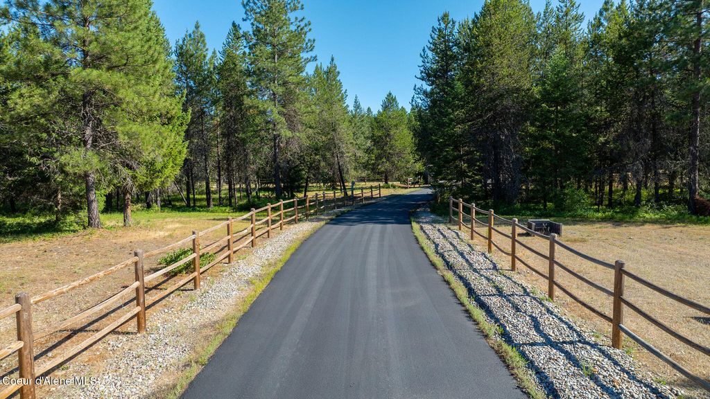 8899 W COEUR D ALENE DR, Spirit Lake, ID 83869 photo 4