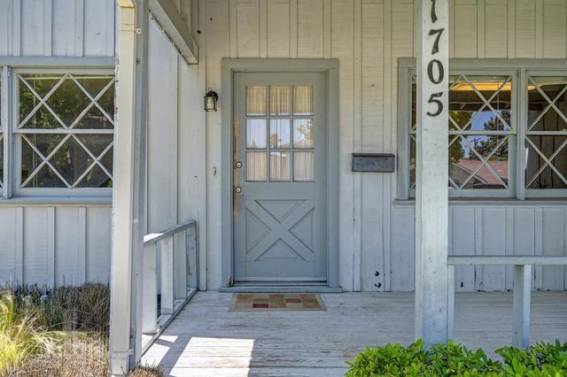 1705 Pluto Way, Sacramento, CA 95864
