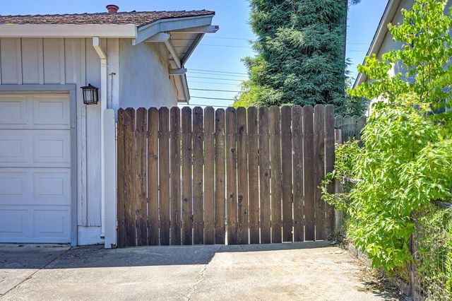 1705 Pluto Way, Sacramento, CA 95864