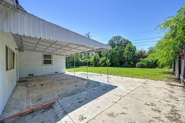 1705 Pluto Way, Sacramento, CA 95864