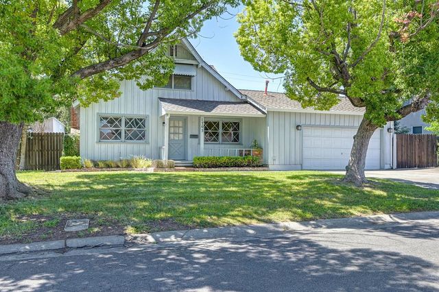 1705 Pluto Way, Sacramento, CA 95864