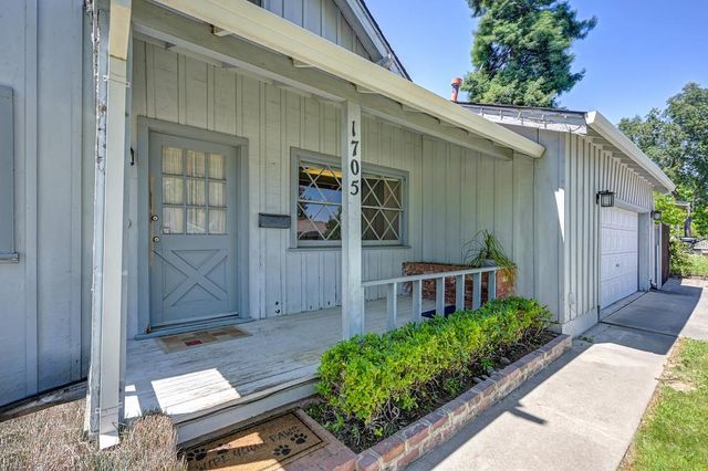 1705 Pluto Way, Sacramento, CA 95864