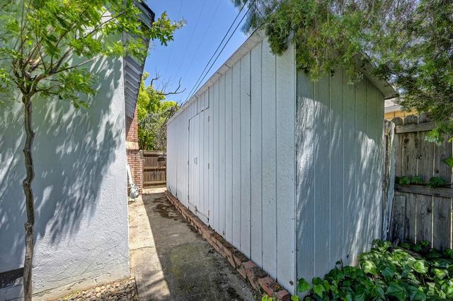 1705 Pluto Way, Sacramento, CA 95864