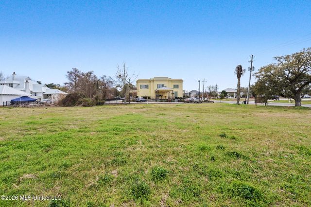 224 Davis Avenue, Pass Christian, MS 39571