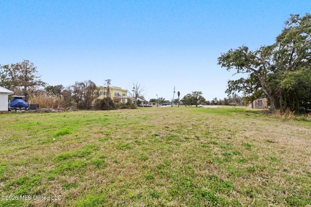 224 Davis Avenue, Pass Christian, MS 39571