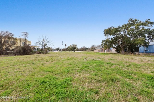 224 Davis Avenue, Pass Christian, MS 39571