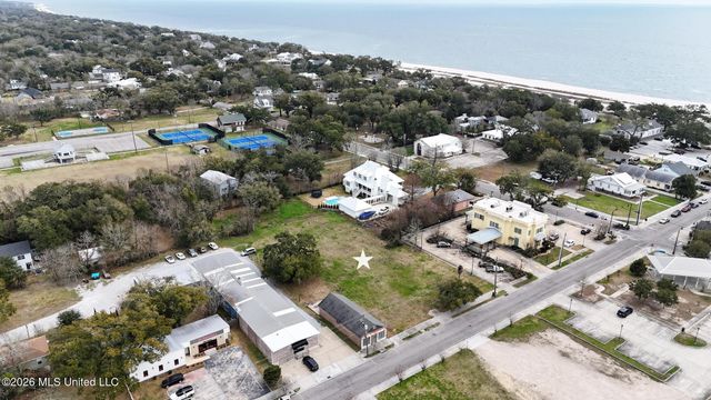 224 Davis Avenue, Pass Christian, MS 39571