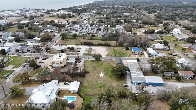 224 Davis Avenue, Pass Christian, MS 39571