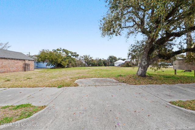 224 Davis Avenue, Pass Christian, MS 39571