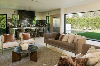 15719 Hartsook Street, Encino, CA 91436