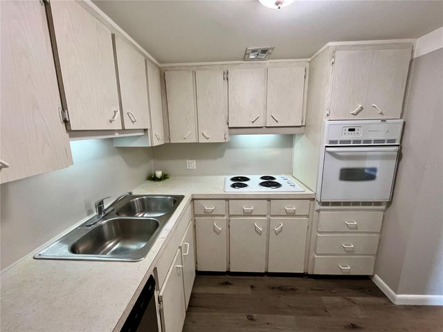 2000 WORLD PARKWAY BOULEVARD 7, Clearwater, FL 33763