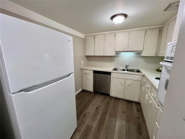 2000 WORLD PARKWAY BOULEVARD 7, Clearwater, FL 33763