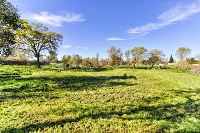 9835 Harvey Rd, Galt, CA 95632