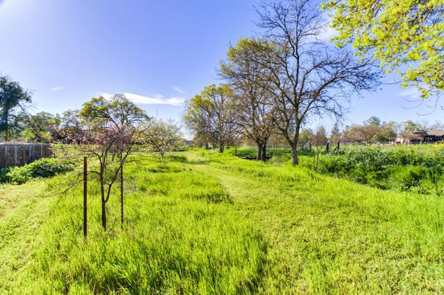 9835 Harvey Rd, Galt, CA 95632