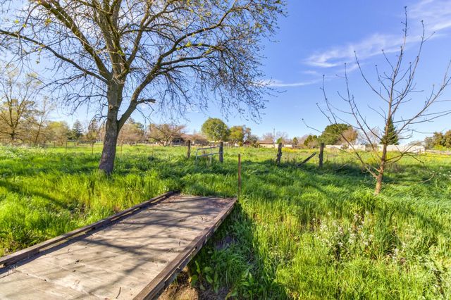 9835 Harvey Rd, Galt, CA 95632