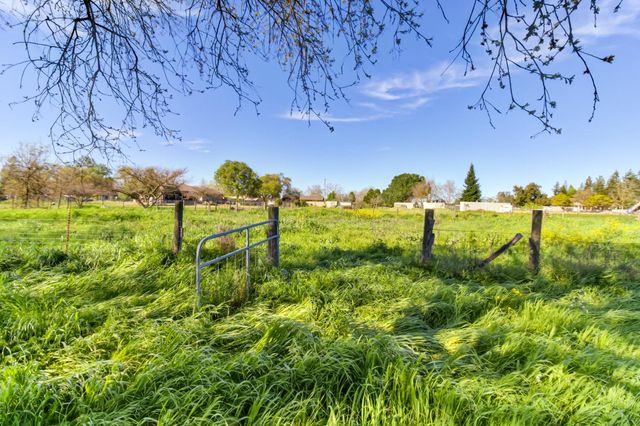 9835 Harvey Rd, Galt, CA 95632