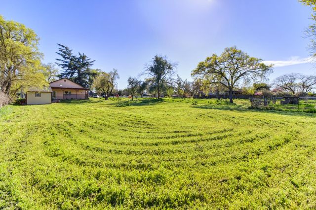 9835 Harvey Rd, Galt, CA 95632