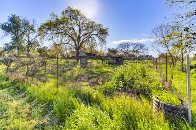 9835 Harvey Rd, Galt, CA 95632