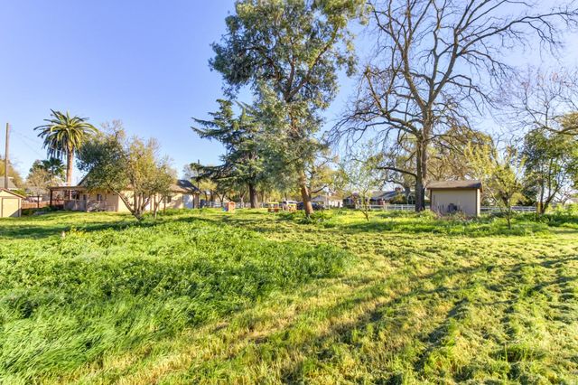 9835 Harvey Rd, Galt, CA 95632