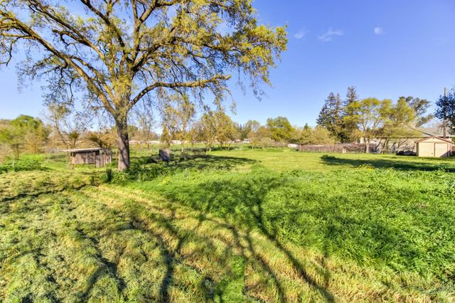 9835 Harvey Rd, Galt, CA 95632