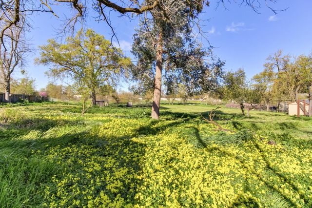 9835 Harvey Rd, Galt, CA 95632