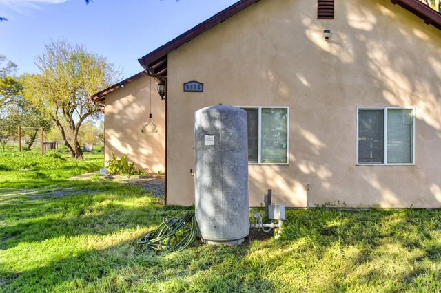 9835 Harvey Rd, Galt, CA 95632