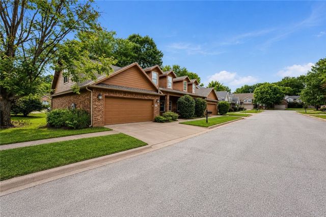 519-521 S Pierremont Drive, Fayetteville, AR 72701