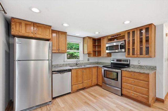 106 Bourne Rd, Plymouth, MA 02360