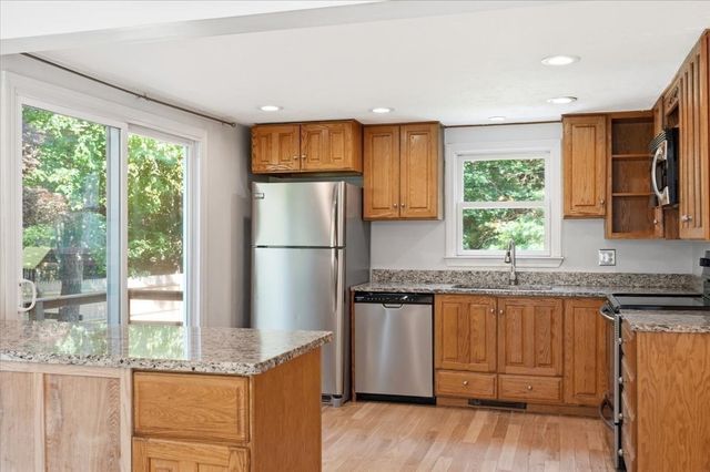 106 Bourne Rd, Plymouth, MA 02360