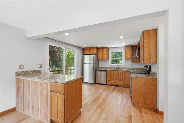 106 Bourne Rd, Plymouth, MA 02360