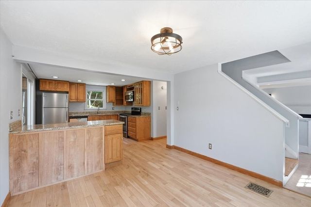 106 Bourne Rd, Plymouth, MA 02360
