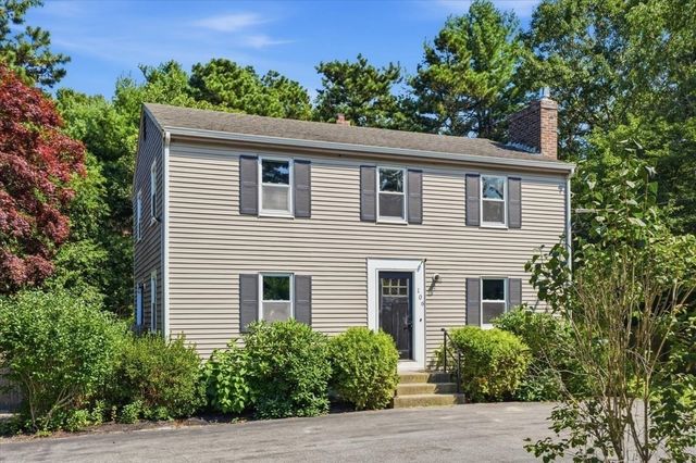 106 Bourne Rd, Plymouth, MA 02360