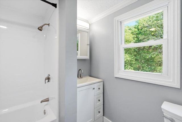 106 Bourne Rd, Plymouth, MA 02360