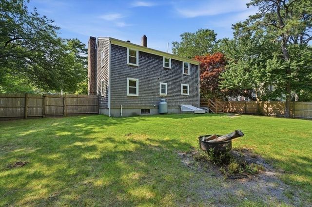 106 Bourne Rd, Plymouth, MA 02360