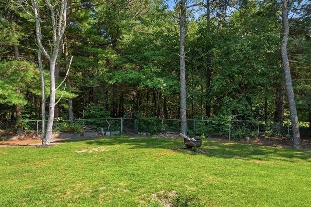 106 Bourne Rd, Plymouth, MA 02360
