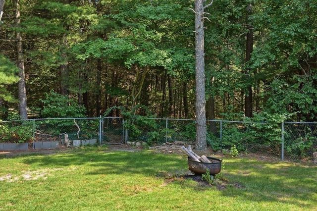 106 Bourne Rd, Plymouth, MA 02360