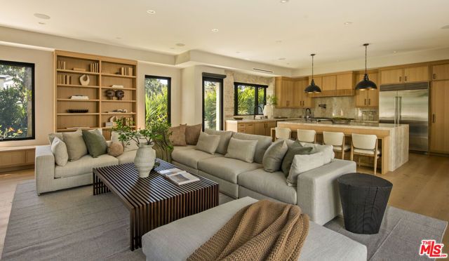 196 S Greenfield Avenue, Los Angeles, CA 90049