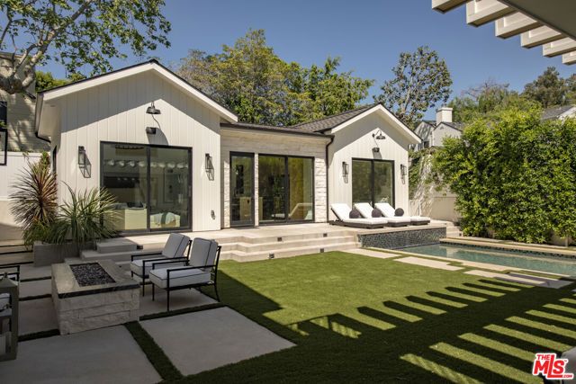 196 S Greenfield Avenue, Los Angeles, CA 90049