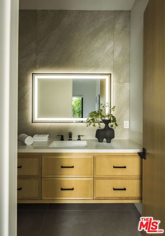 196 S Greenfield Avenue, Los Angeles, CA 90049