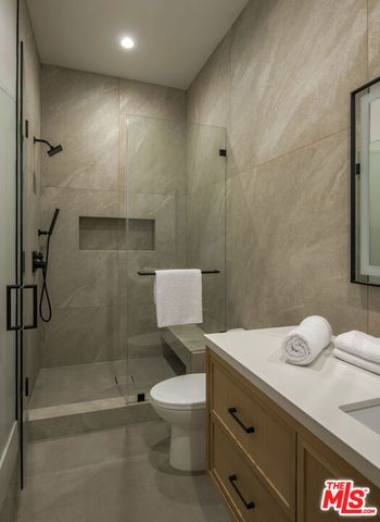 196 S Greenfield Avenue, Los Angeles, CA 90049