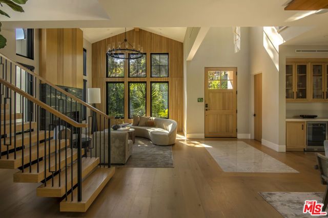 196 S Greenfield Avenue, Los Angeles, CA 90049