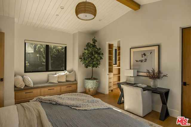 196 S Greenfield Avenue, Los Angeles, CA 90049