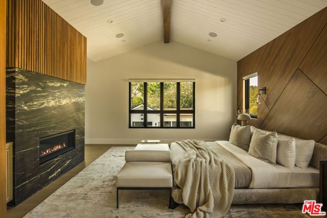 196 S Greenfield Avenue, Los Angeles, CA 90049