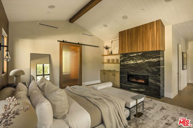 196 S Greenfield Avenue, Los Angeles, CA 90049