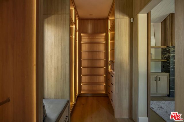 196 S Greenfield Avenue, Los Angeles, CA 90049