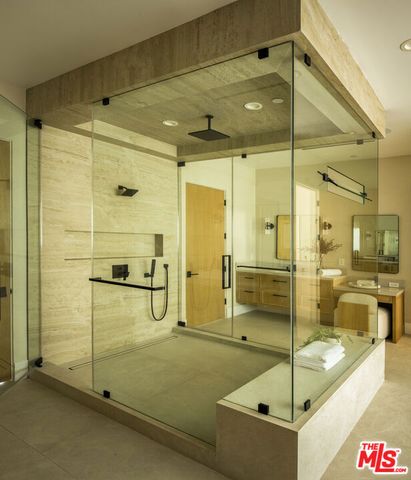 196 S Greenfield Avenue, Los Angeles, CA 90049