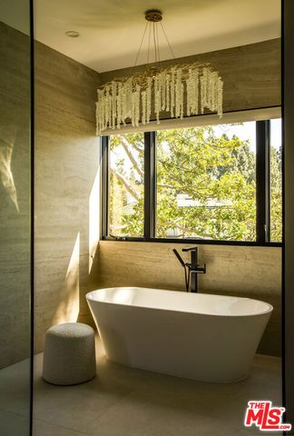 196 S Greenfield Avenue, Los Angeles, CA 90049